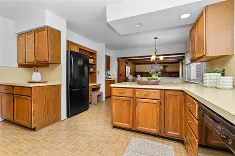 Kitchen - 2881 N Baylis, Ann Arbor, MI 48108 photo 2 of 7