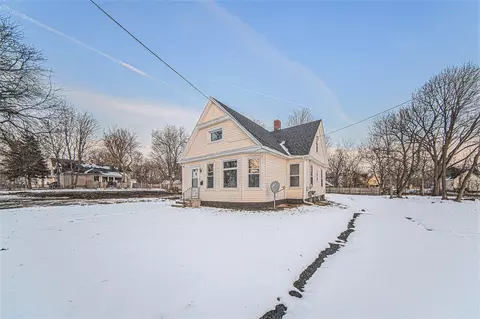 Exterior - 1023 Maple, Jackson, MI 49203 photo 2 of 3