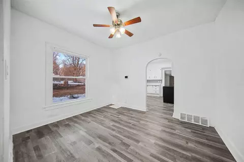 Living - 1023 Maple, Jackson, MI 49203 photo 4 of 4
