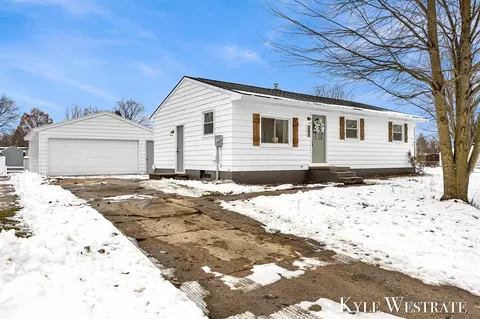 301 Donna, Lowell, MI 49331
