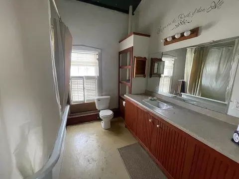 Bath - 50 Bennett, Coldwater, MI 49036 photo 2 of 5