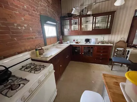 Kitchen - 50 Bennett, Coldwater, MI 49036 photo 2 of 3
