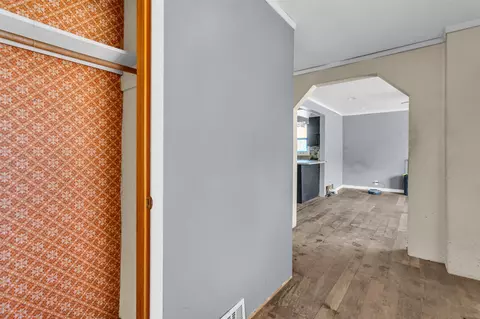 Entry Way - 2010 Lansing, Jackson, MI 49202 photo 1 of 1