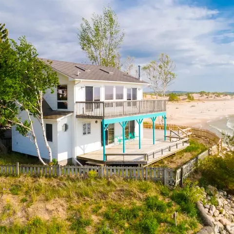2767 N Lakeshore, Mears, MI 49436