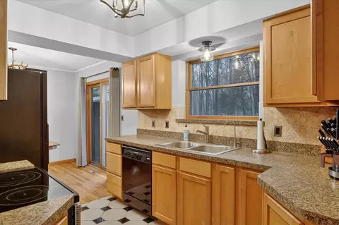 9765 Mcclements, Brighton, MI 48114 photo 13