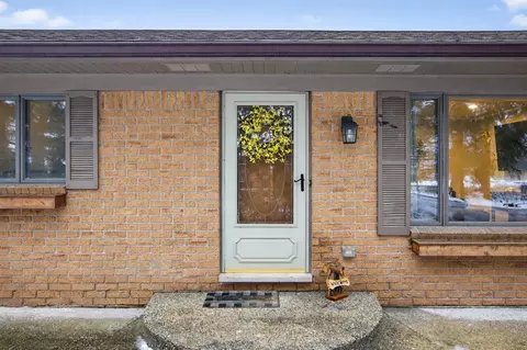 9765 Mcclements, Brighton, MI 48114 photo 2
