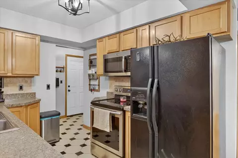 9765 Mcclements, Brighton, MI 48114 photo 12