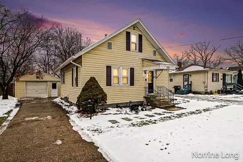 232 43rd, Kentwood, MI 49548
