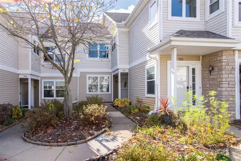 728 Cobblestone, Chelsea, MI 48118