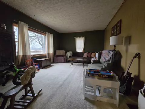 Living - 8662 Stony Lk, Jackson, MI 49201 photo 1 of 3