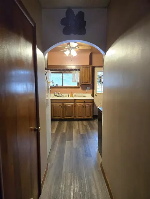 Entry Way - 8662 Stony Lk, Jackson, MI 49201 photo 1 of 3
