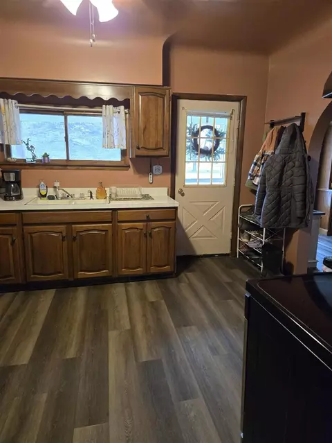 Kitchen - 8662 Stony Lk, Jackson, MI 49201 photo 3 of 3