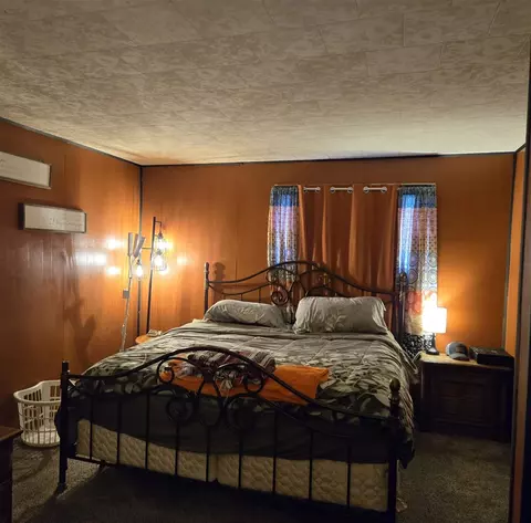Bedroom - 8662 Stony Lk, Jackson, MI 49201 photo 2 of 5