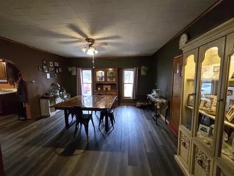 Dining - 8662 Stony Lk, Jackson, MI 49201 photo 2 of 5