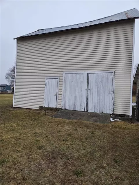 Exterior - 8662 Stony Lk, Jackson, MI 49201 photo 18 of 20