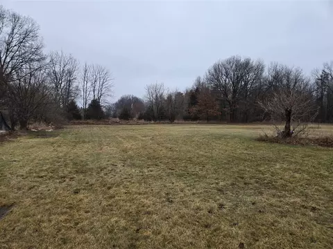 Exterior - 8662 Stony Lk, Jackson, MI 49201 photo 5 of 20