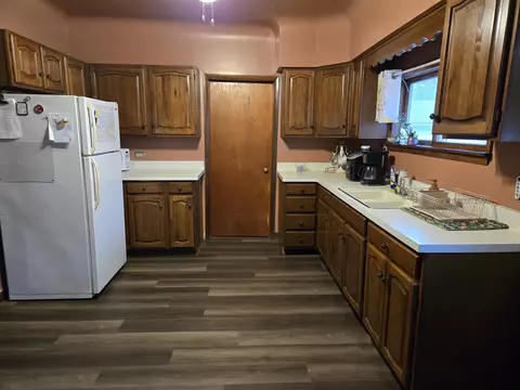 Kitchen - 8662 Stony Lk, Jackson, MI 49201 photo 1 of 3