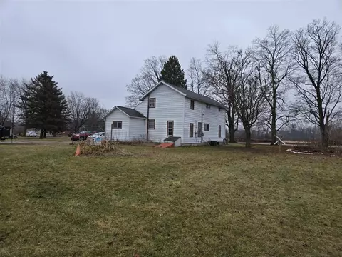 Exterior - 8662 Stony Lk, Jackson, MI 49201 photo 3 of 20