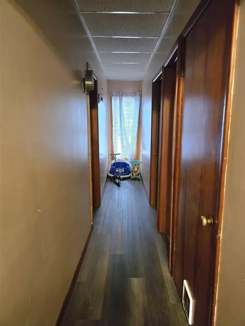 Entry Way - 8662 Stony Lk, Jackson, MI 49201 photo 2 of 3