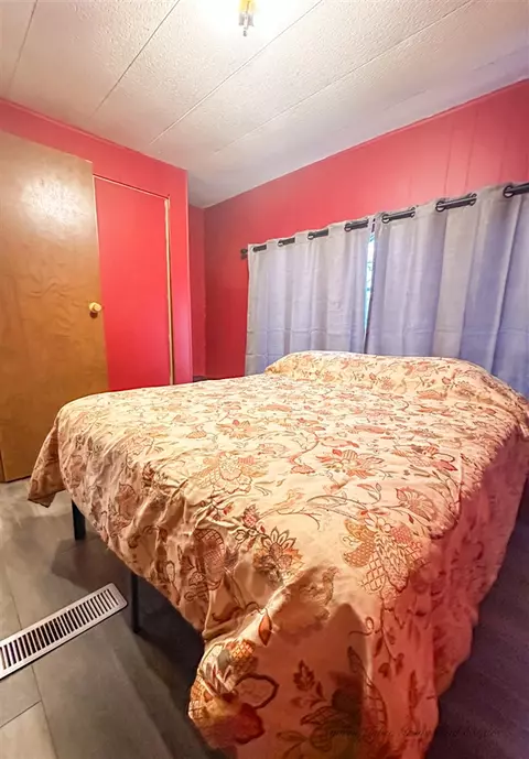 Bedroom - 8933 E M 20, Hesperia, MI 49421 photo 4 of 4