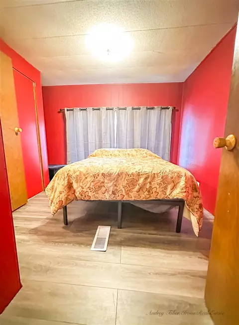 Bedroom - 8933 E M 20, Hesperia, MI 49421 photo 3 of 4