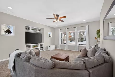 Living - 5124 Emerald, Jackson, MI 49201 photo 2 of 4