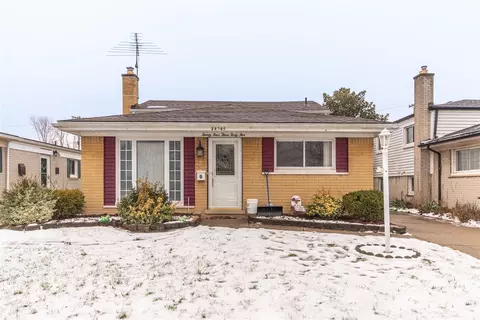 24345 Hanover, Dearborn Heights, MI 48125