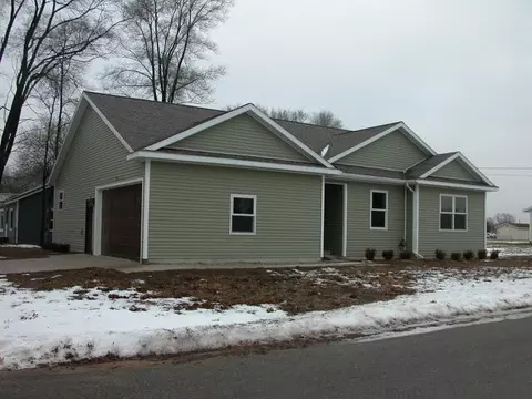 902 N York, Belding, MI 48809 photo 4