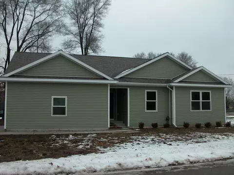 902 N York, Belding, MI 48809 photo 2