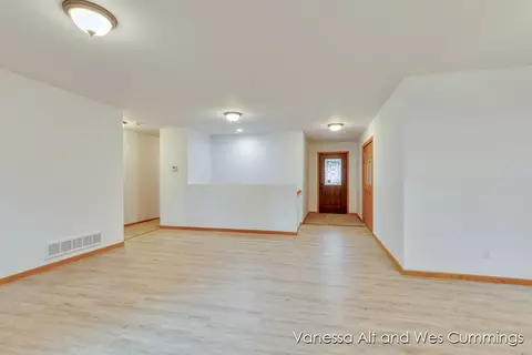 902 N York, Belding, MI 48809 photo 6