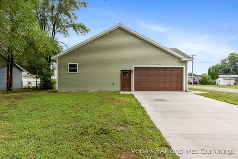 902 N York, Belding, MI 48809 photo 35