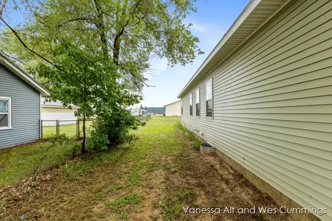 902 N York, Belding, MI 48809 photo 36