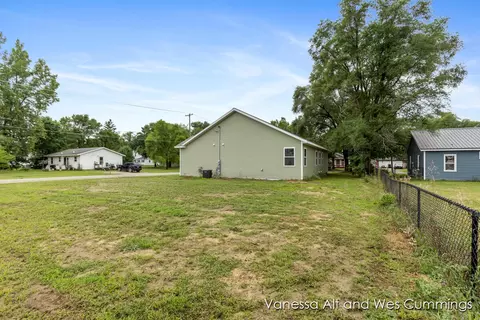 902 N York, Belding, MI 48809 photo 38