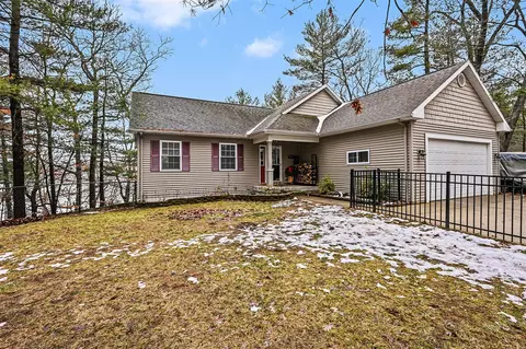 1828 W Arrowhead, Allegan, MI 49010