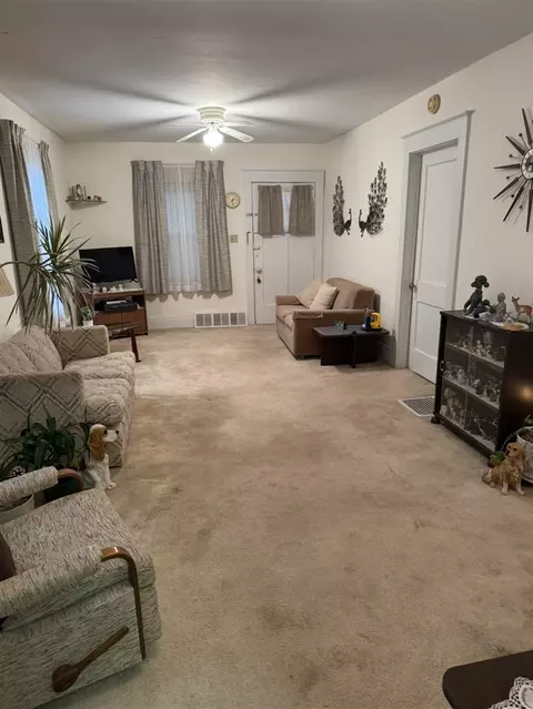 Living - 833 Backus, Jackson, MI 49202 photo 2 of 2