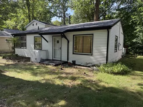 14417 Pinewood, New Buffalo, MI 49117