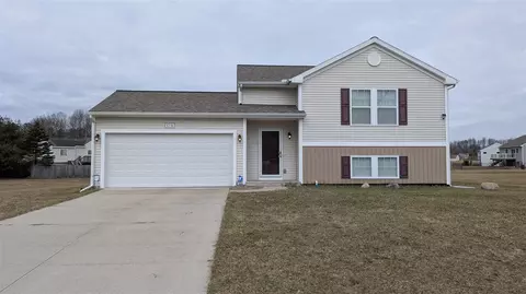 6230 Summer Rdg, Greenville, MI 48838