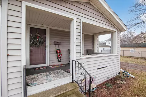 Exterior - 907 6th, Jackson, MI 49203 photo 2 of 3