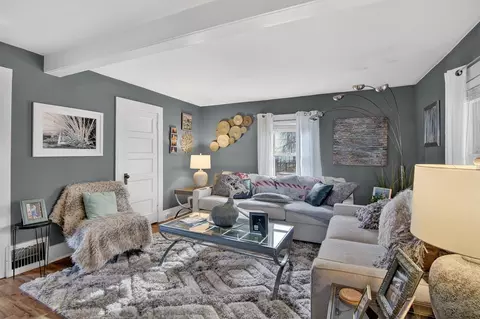 Living - 907 6th, Jackson, MI 49203 photo 1 of 1