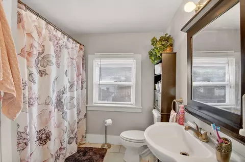 Bath - 907 6th, Jackson, MI 49203 photo 1 of 1