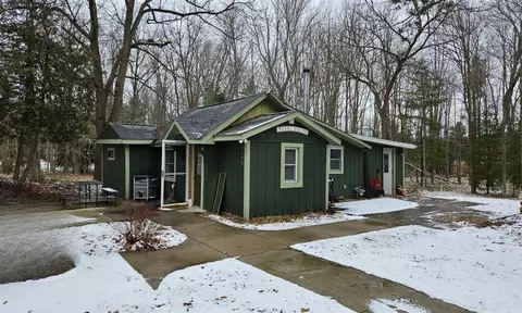 1130 E Park, Pentwater, MI 49449