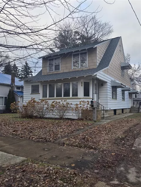 1318 4th, Lake Odessa, MI 48849
