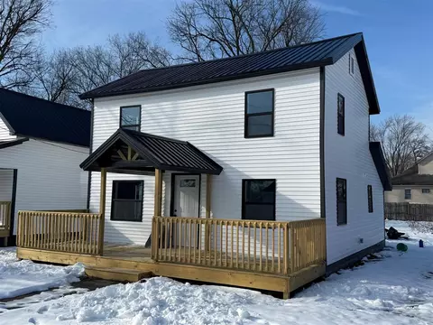 207 W Railroad, Dowagiac, MI 49047