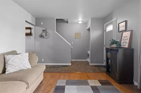 Entry Way - 224 Wallace, Saline, MI 48176 photo 2 of 6