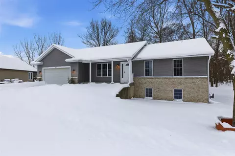 7124 Pine Grv, Allendale, MI 49401