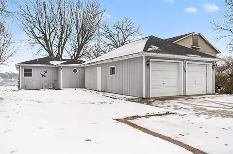 19664 Lakeshore, Three Rivers, MI 49093