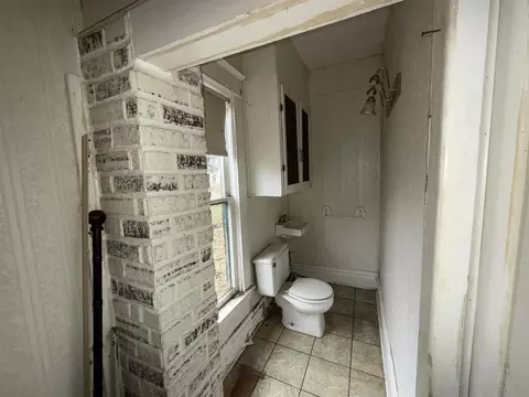 Bath - 427 Monroe, Marshall, MI 49068 photo 1 of 2