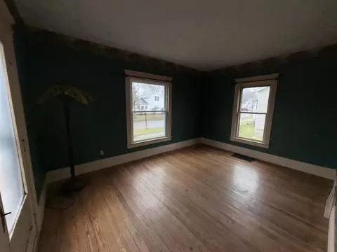 Living - 427 Monroe, Marshall, MI 49068 photo 3 of 3