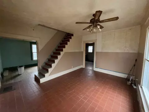 Living - 427 Monroe, Marshall, MI 49068 photo 2 of 3