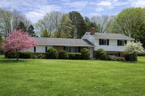 6233 Hereford, Saline, MI 48176